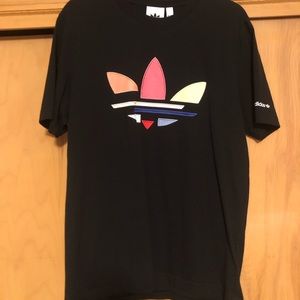 Black adidas embroidered on the front. Men’s small tee shirt